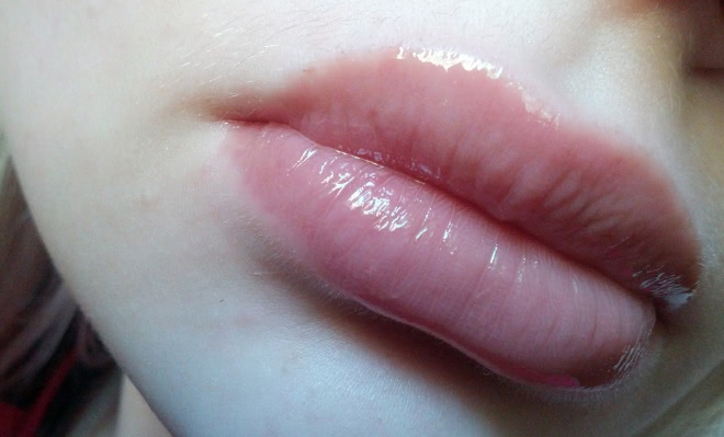 Блеск для губ Essence I Love Nude Xxxl Nude Lipgloss 06 Soft Almond