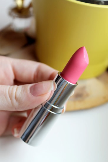 Деликатная губная помада The body shop Colour Сrush #16 Candy Cuddle