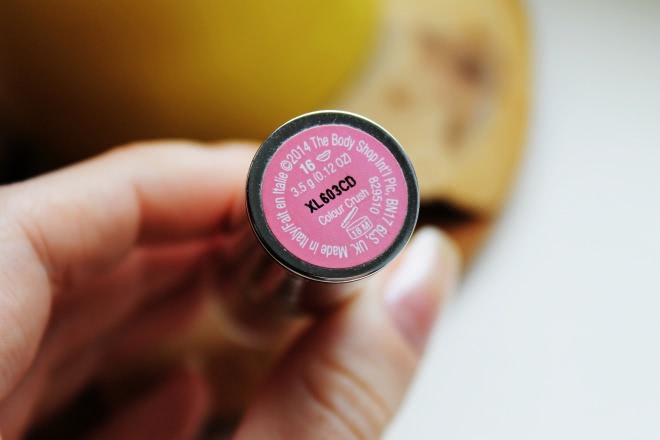Деликатная губная помада The body shop Colour Сrush #16 Candy Cuddle