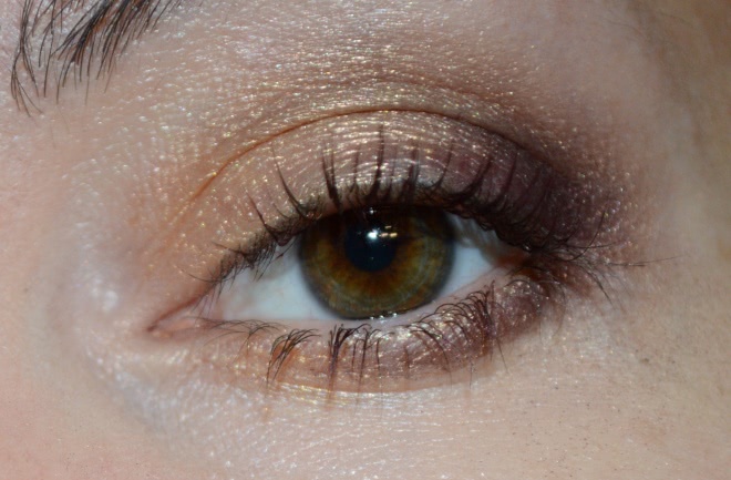 Рождественская феерия: Chanel Les 4 Ombres Signe Particulier