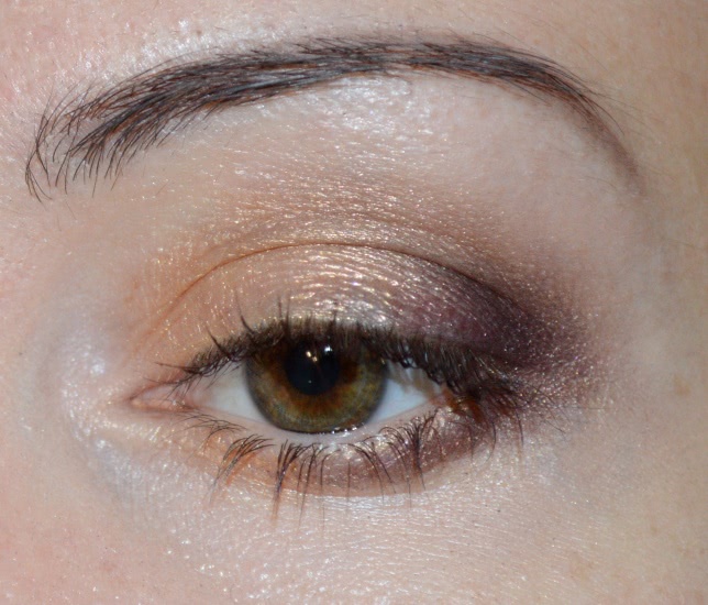 Рождественская феерия: Chanel Les 4 Ombres Signe Particulier