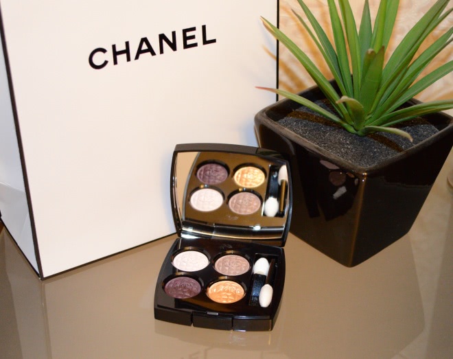 Рождественская феерия: Chanel Les 4 Ombres Signe Particulier