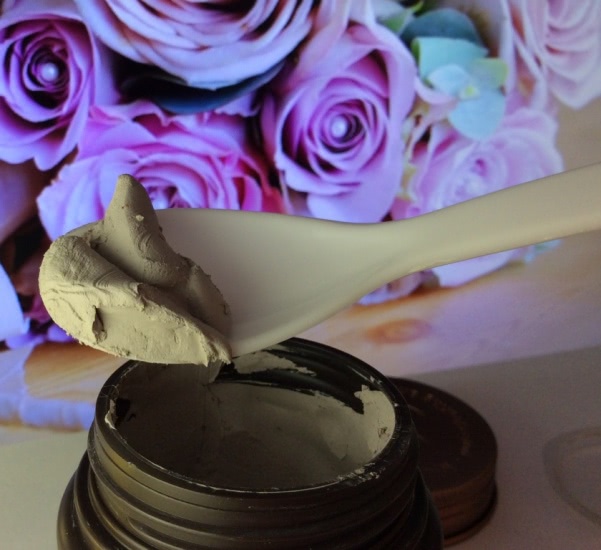 Очищение кожи с маской Innisfree super volcanic pore clay mask