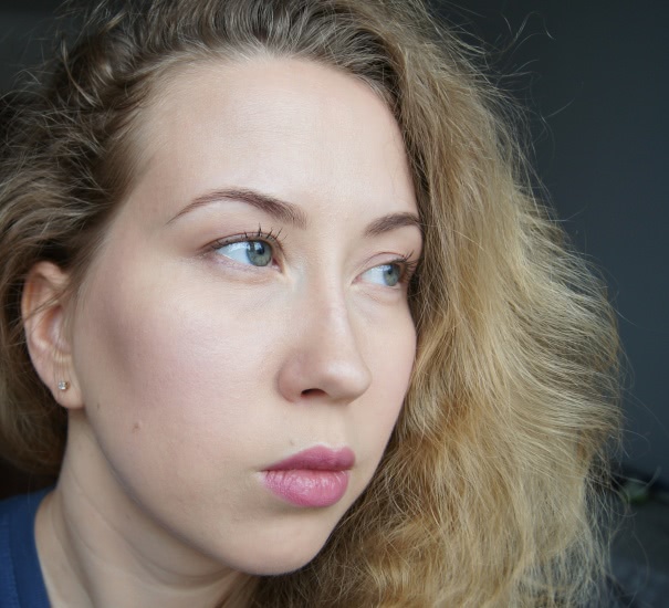 База под макияж VOV Pure make up base (New) 3 shine beige -новая любовь, без масок на лице