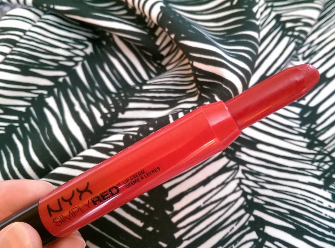 Яркая весна с NYX SiplyRed Candy Apple