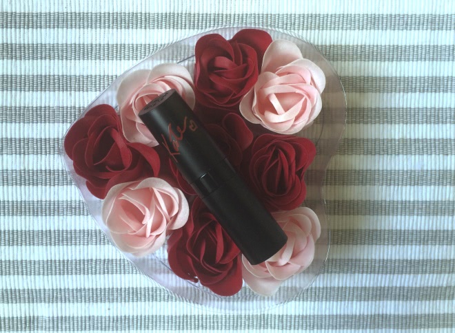 Кейт Мосс рекомендует: ягодное лето с Rimmel Lasting Finish 008