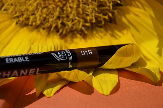 Стойкая подводка Chanel Stylo Yeux Waterproof #919 Erable Chanel Les Automates Fall 2015 Collection