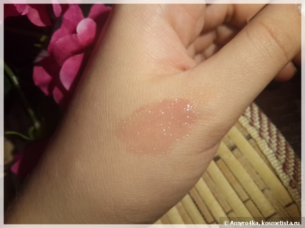 Lancome Gloss In Love Sparkling Lipglaze Cocooning Feel #383 Violette Paillette - Сияющий блеск для губ с увлажняющим эффектом, мой спутник на Новый Год