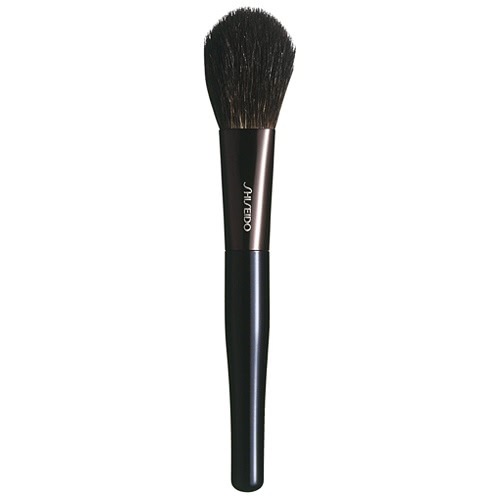 Наносим румяна, тональный крем и рисуем брови...кистями Shiseido