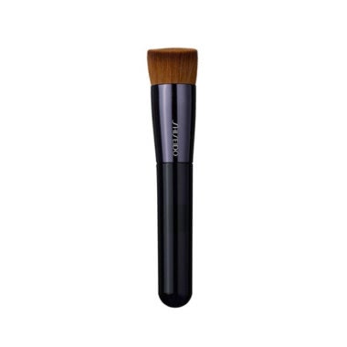 Наносим румяна, тональный крем и рисуем брови...кистями Shiseido