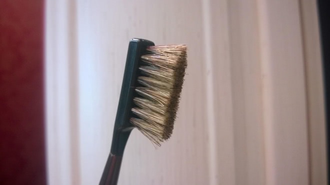 Наносим румяна, тональный крем и рисуем брови...кистями Shiseido