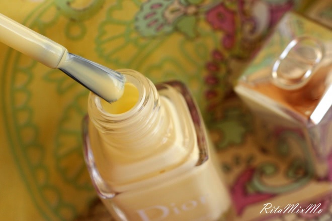 Dior Tye Dye Summer Collection 2015. Dior Vernis Nail Lacquer #319 Sunwashed - самый нежный желтый
