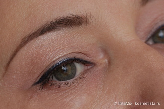 Мне захотелось настоящий синий карандаш, и я выбрала - Clinique Quickliner For Eyes Intense # 08 intense midnight