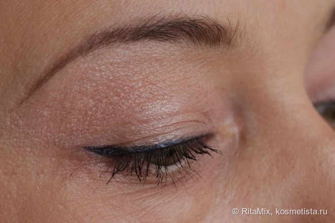 Мне захотелось настоящий синий карандаш, и я выбрала - Clinique Quickliner For Eyes Intense # 08 intense midnight