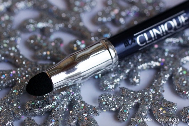 Мне захотелось настоящий синий карандаш, и я выбрала - Clinique Quickliner For Eyes Intense # 08 intense midnight