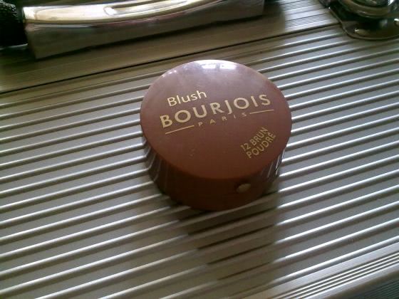 С чего начиналась моя румяная болезнь или легендарные румяна в маленьких круглых баночках Blush bourjois №12 Brun poudre