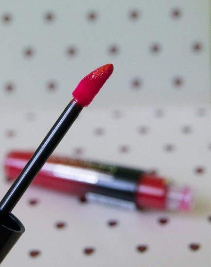 Лаковая губная помада Rimmel Apocalips Lip Lacquer 400 Big Bang