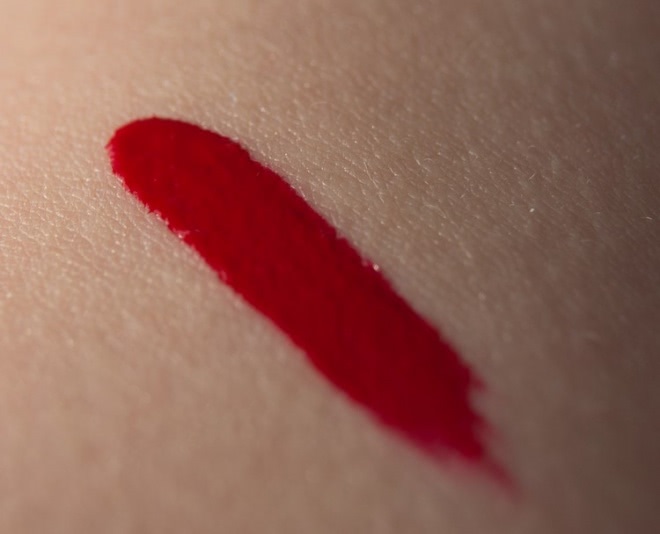 Лаковая губная помада Rimmel Apocalips Lip Lacquer 400 Big Bang