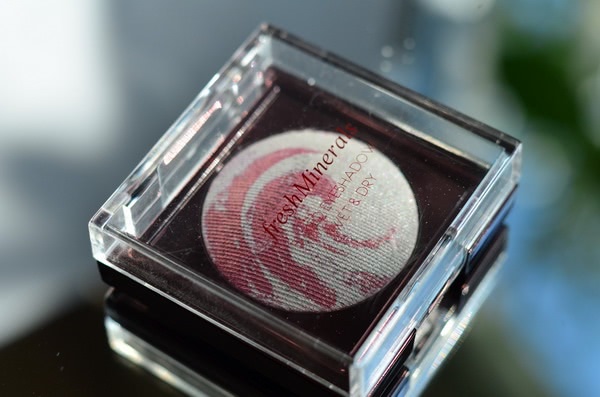 FreshMinerals baked eyeshadow #906607 Can u keep a secret