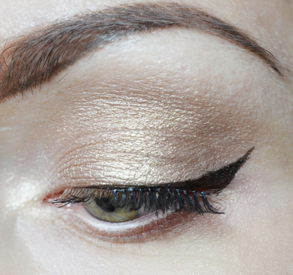 Rouge Bunny Rouge Loose Glitter Pigment 048 embrace of cashmere