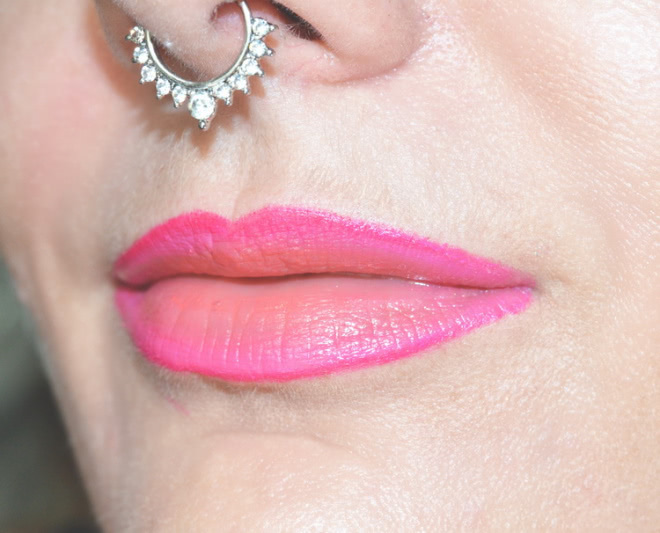 Губная помада с эффектом омбре Collistar Extraordinary Duo Lipstick 9 Impulsive одним движением? Ну-ну.