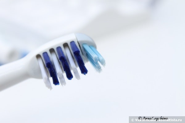 Электрическая зубная щетка Oral-B Trizone 3000