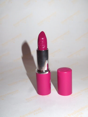 Продолжение знакомства с Essence - помада из коллекции Come to Town lipstick № 2 Wrapped in pink