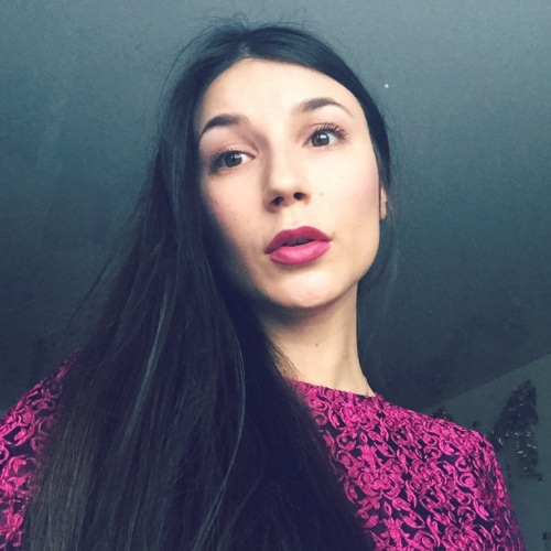 Продолжение знакомства с Essence - помада из коллекции Come to Town lipstick № 2 Wrapped in pink