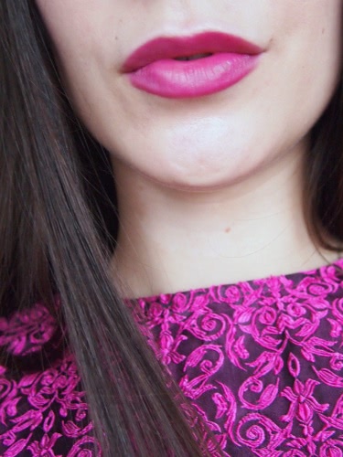Продолжение знакомства с Essence - помада из коллекции Come to Town lipstick № 2 Wrapped in pink