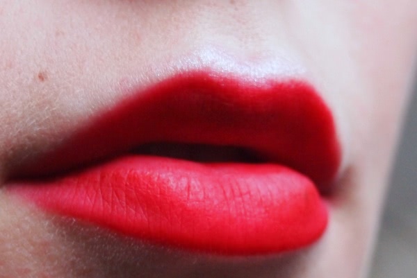 Правильный красный NYX soft matte lip cream Smlc 10 Monte Carlo