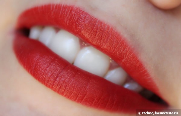 Матовая красная помада Revlon Matte Lipstick в оттенке Really Red