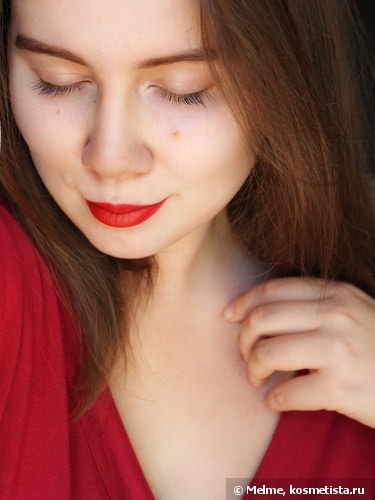 Матовая красная помада Revlon Matte Lipstick в оттенке Really Red