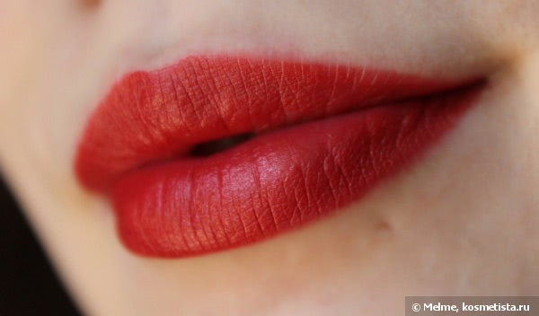Матовая красная помада Revlon Matte Lipstick в оттенке Really Red