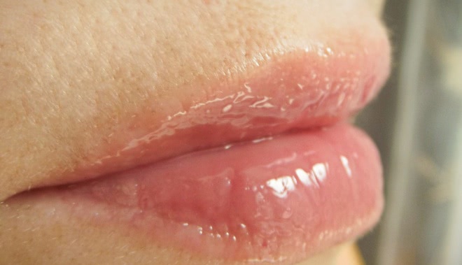 Giorgio Armani Flash Lacquer Crystal Shine Gloss оттенок 524. Эффект зеркальных губ