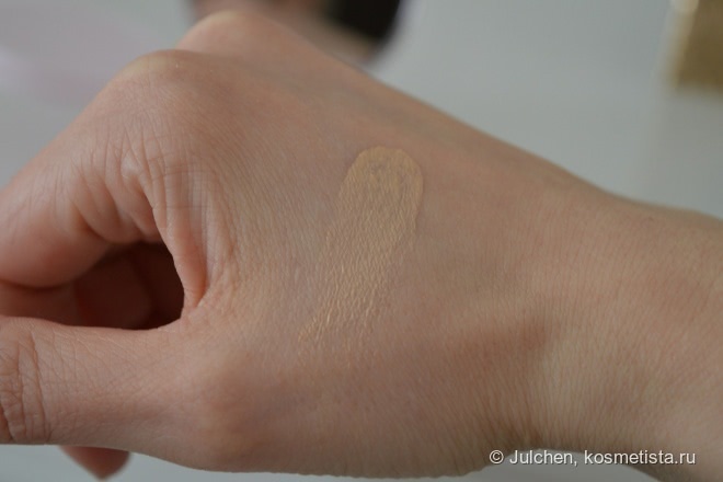 Cushion Nude Magique Loreal - Dewy Glow Foundation 01