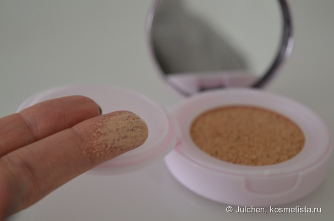 Cushion Nude Magique Loreal - Dewy Glow Foundation 01