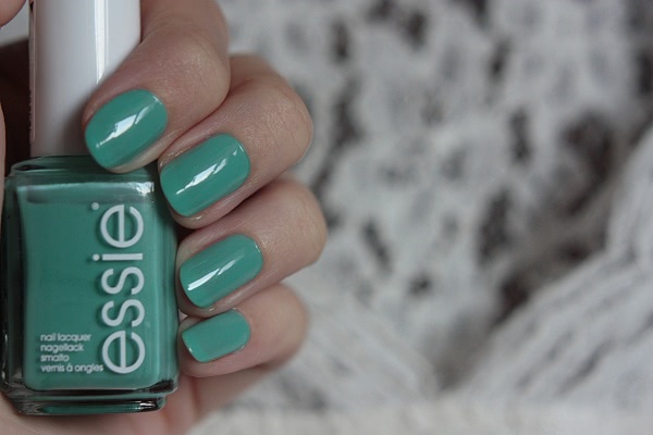 Essie Nail Lacquer #98 Turquoise Caicos и #323 Ruffles & Feathers