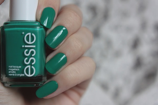 Essie Nail Lacquer #98 Turquoise Caicos и #323 Ruffles & Feathers
