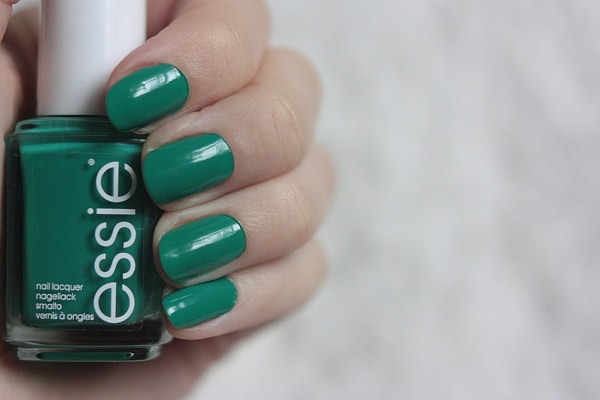 Essie Nail Lacquer #98 Turquoise Caicos и #323 Ruffles & Feathers