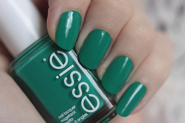 Essie Nail Lacquer #98 Turquoise Caicos и #323 Ruffles & Feathers