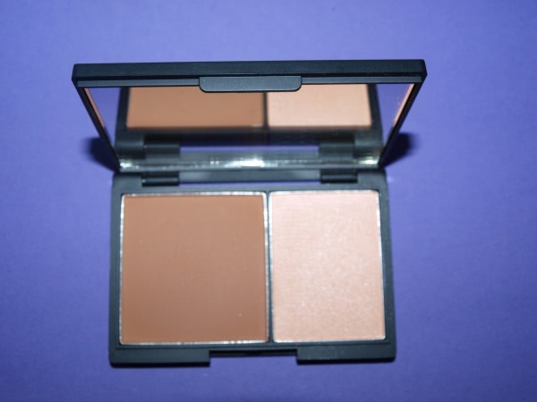 Продукты Sleek. Eyebrow Stylist и Face Contour Kit