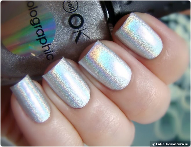 Жидкая радуга на ноготках - NailLook Holographic