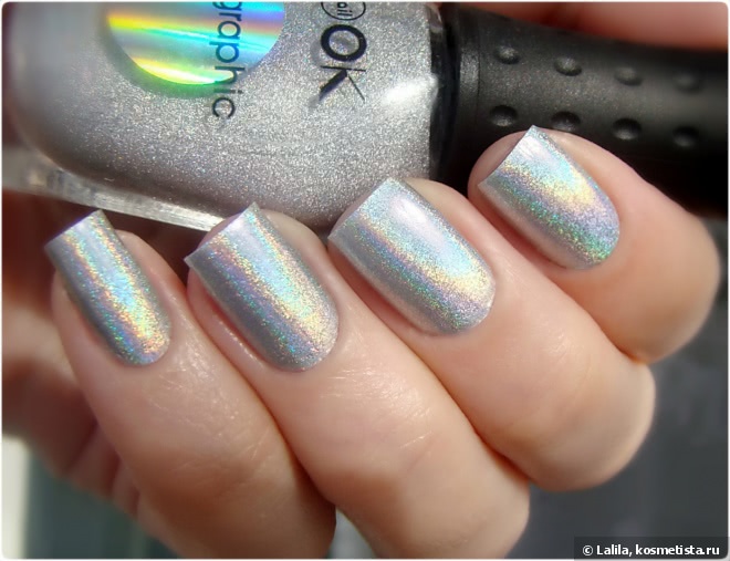 Жидкая радуга на ноготках - NailLook Holographic