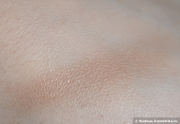 MAC Powder Blush Matte в оттенке Next to Skin. Контурирующие румяна для скул в серо-бежевом оттенке