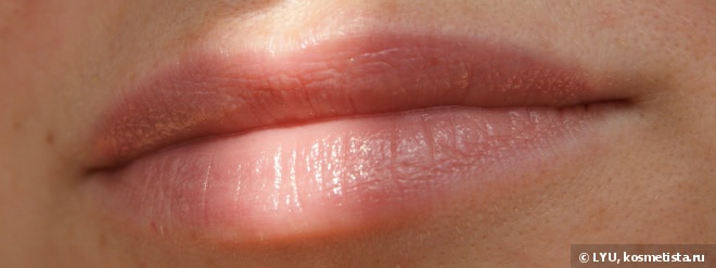 Помада Chanel Les Beiges Healthy Glow Hydrating Lip Balm №10