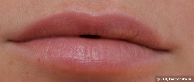 Помада Chanel Les Beiges Healthy Glow Hydrating Lip Balm №10