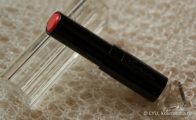 Помада Guerlain la petite robe noire le rouge #041
