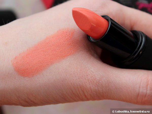 Sleek True colour lipstick - 773 Candy cane, 774 Peaches & cream, 775 Liqueur, 782 Papaya punch