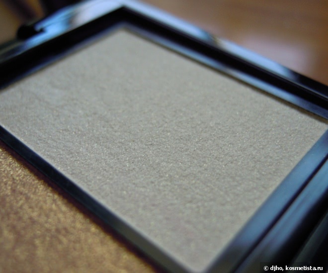 Shiseido Luminizing Satin Eye Color Trio #rd299 Beach Grass; #RD 711 Pink Sands