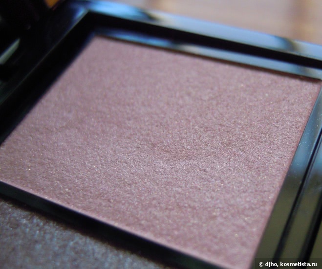 Shiseido Luminizing Satin Eye Color Trio #rd299 Beach Grass; #RD 711 Pink Sands